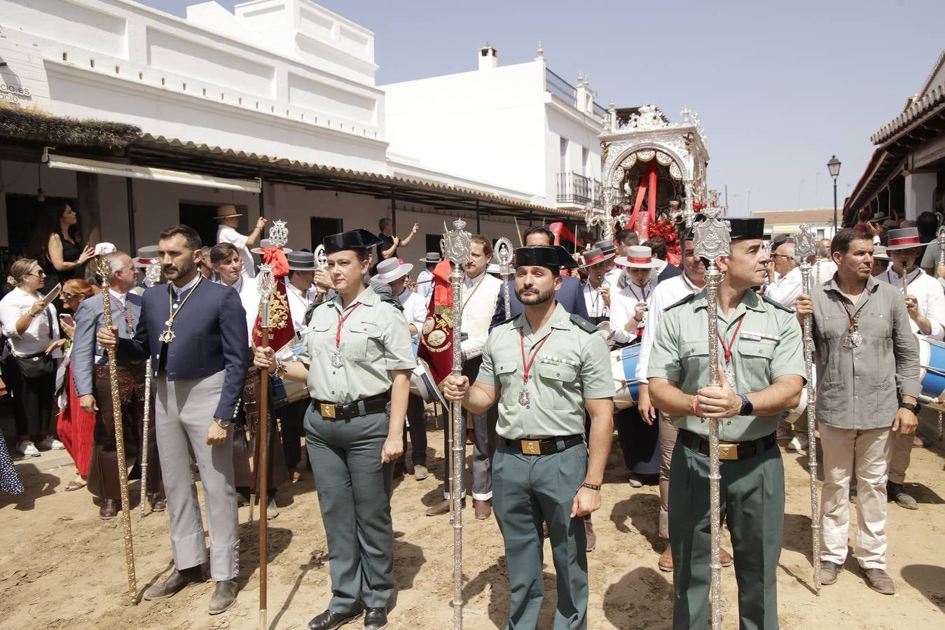 Ambiente y presentaciones de las hermandades filiales más antiguas en el sábado del Rocío 2025