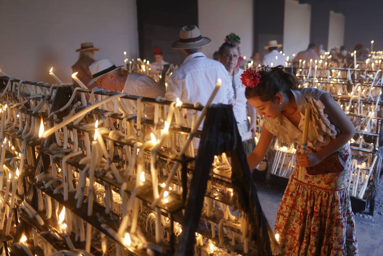 Ambiente y presentaciones de las hermandades filiales más antiguas en el sábado del Rocío 2025