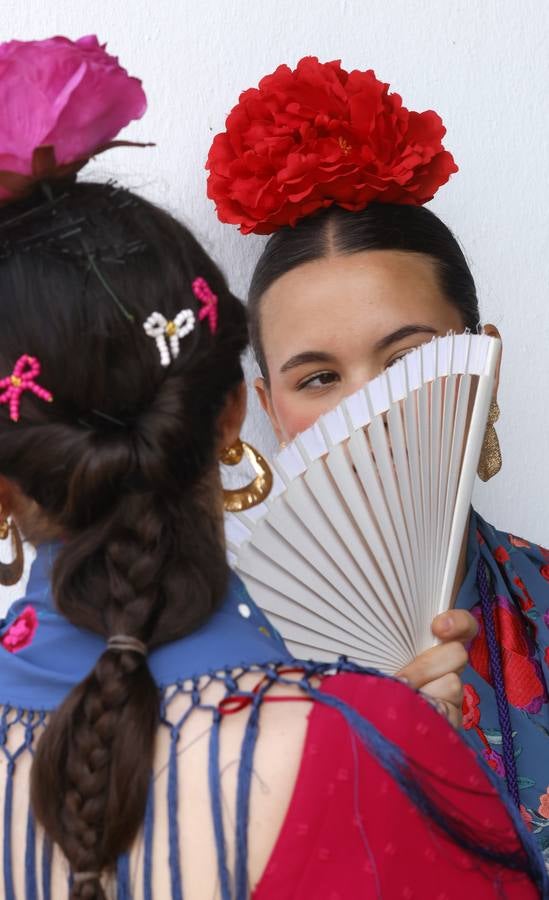 Ambiente y presentaciones de las hermandades filiales más antiguas en el sábado del Rocío 2025