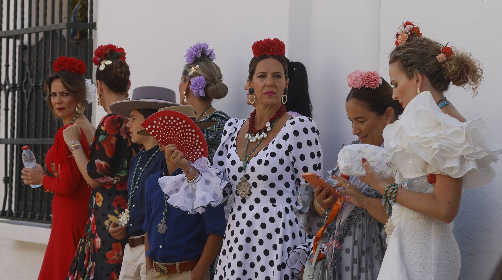 Ambiente y presentaciones de las hermandades filiales más antiguas en el sábado del Rocío 2025