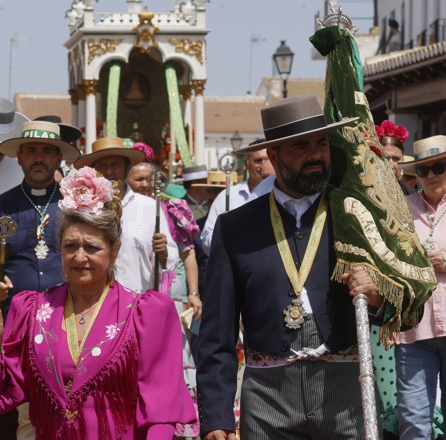 Ambiente y presentaciones de las hermandades filiales más antiguas en el sábado del Rocío 2025