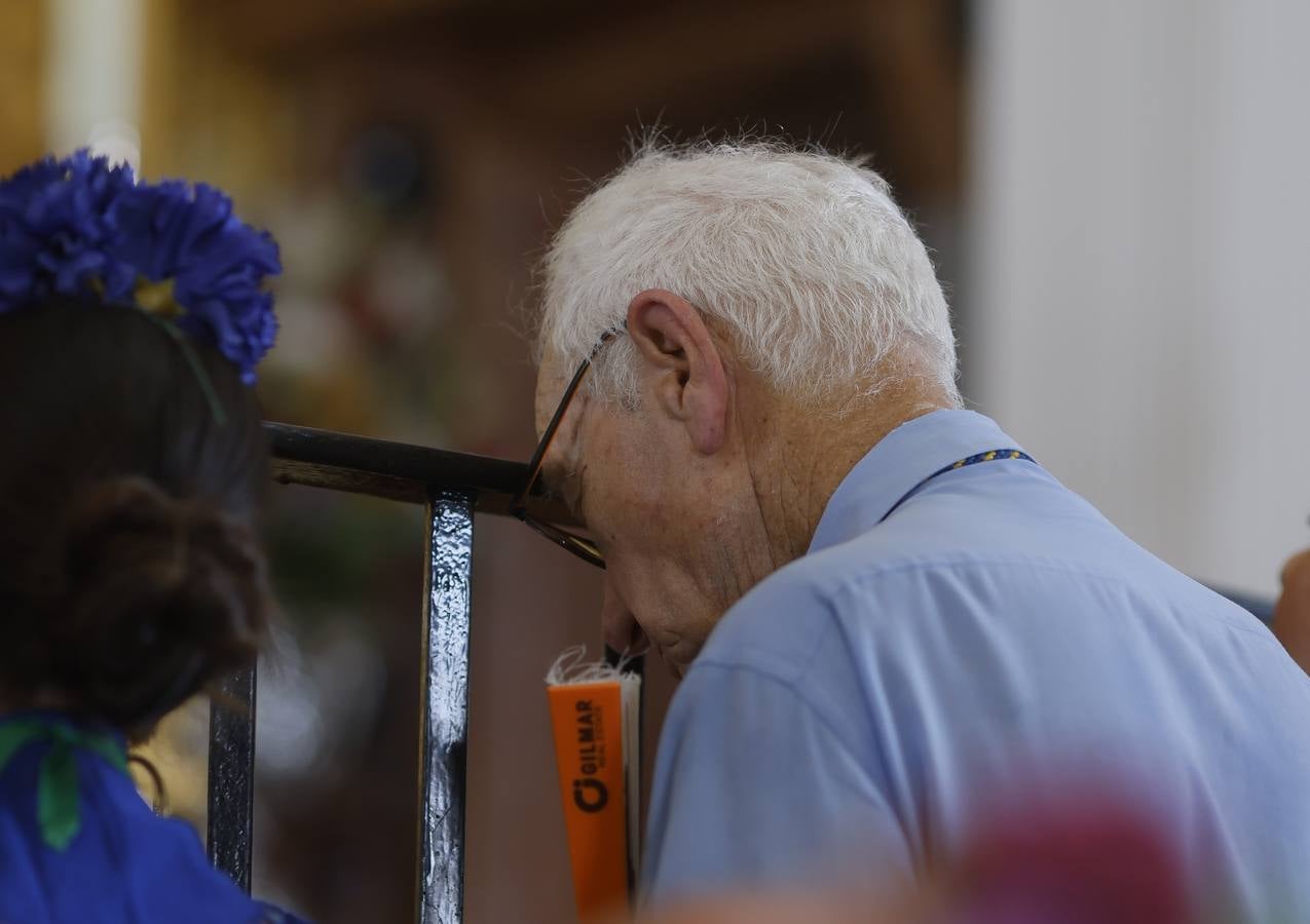 Ambiente y presentaciones de las hermandades filiales más antiguas en el sábado del Rocío 2025