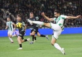 Rubén Alves se queda en el Córdoba CF: firma hasta 2028