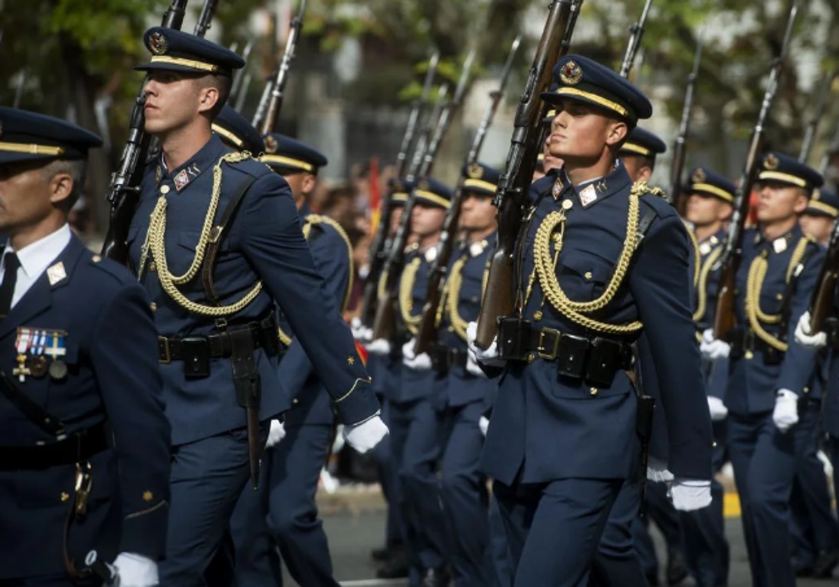 Desfile de las fuerzas armadas en la capital madrileña