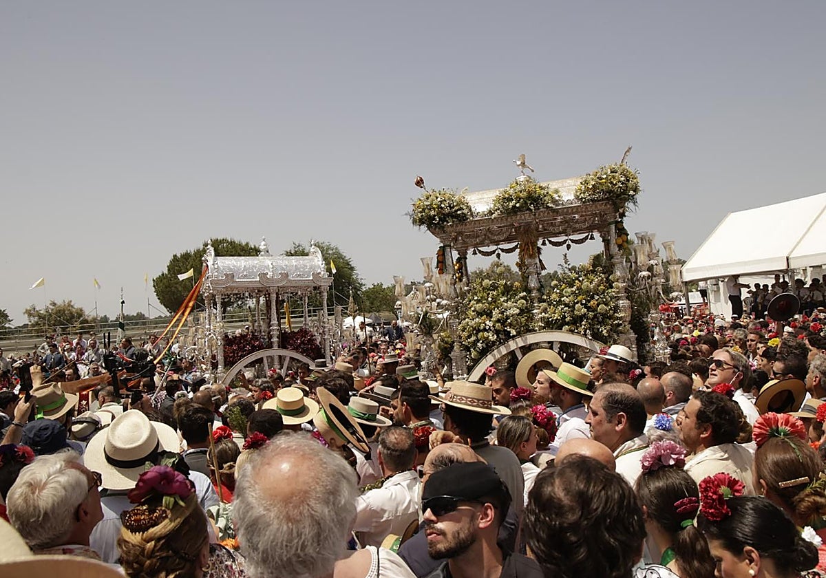 Presentación de Triana y Carrión de los Céspedes ante la Virgen del Rocío