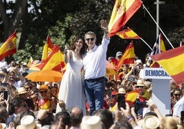 Socialistas desencantados, abstemios que descorcharán el champán el día que Feijóo eche a Sánchez de Moncloa y otras historias que deja la manifestación del PP