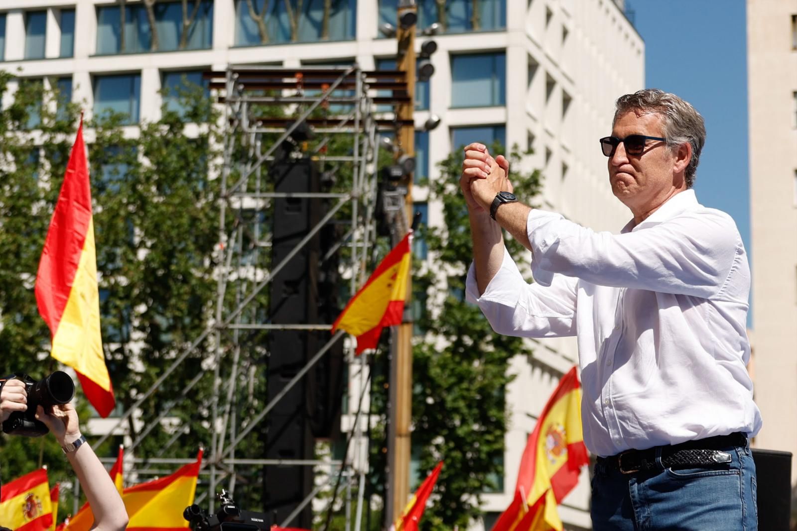 El líder del PP, Alberto Núñez Feijóo, durante la manifestación convocada por el Partido Popular contra el Gobierno de Pedro Sánchez.