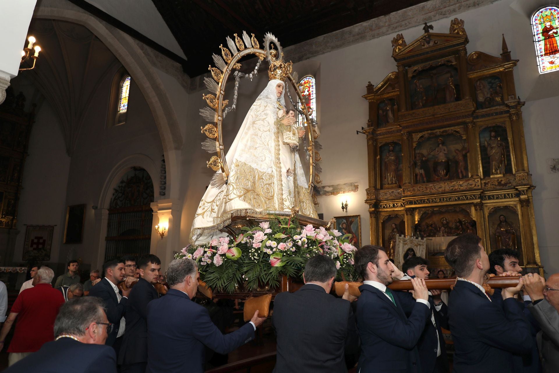 Las mejores imágenes de la procesión de la Virgen de la Paz por las calle  de Toledo
