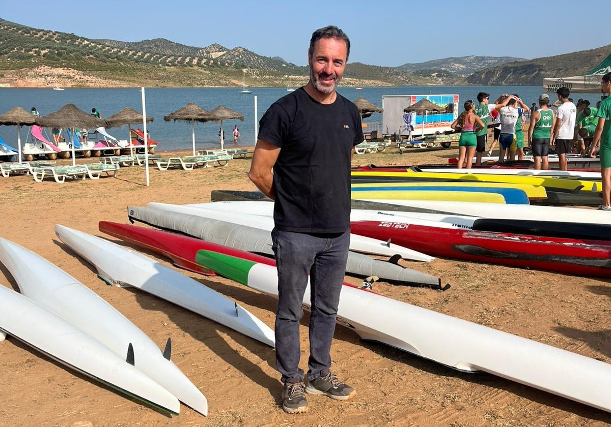 El CEO de Alúa, José Carlos Romero, en el embalse de Iznájar