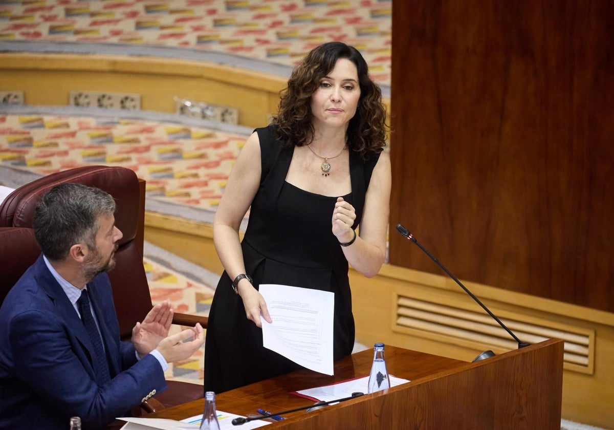 La presidenta de la Comunidad de Madrid, Isabel Díaz Ayuso, en el Pleno de la Asamblea