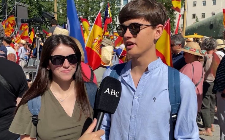 Imagen principal - 1. Blanca y Marcos, de 18 años | 2. José Miguel, valenciano viviendo en Madrid | 3. Chema, de 68 años y vecino de la localidad madrileña de Getafe