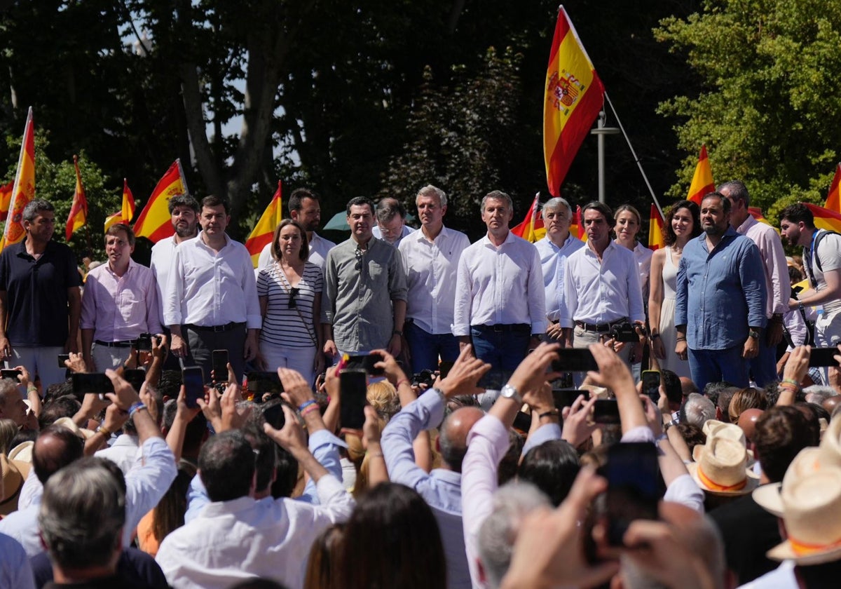 Núñez junto a Aznar en la concentración convocada hoy en Madrid por el PP