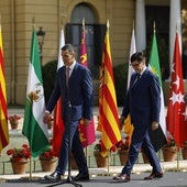 El presidente del Gobierno, Pedro Sánchez, con el presidente de la Generalitat, Salvador Illa