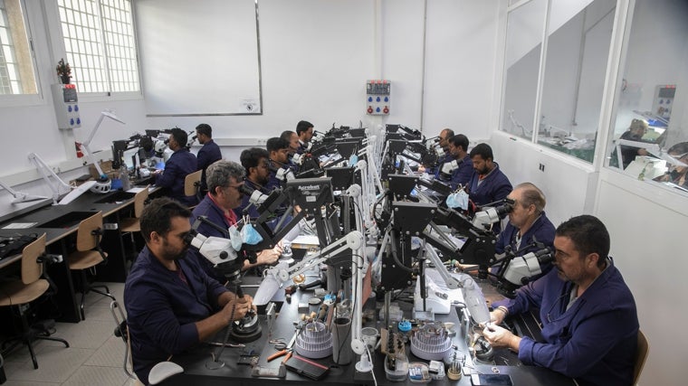 Trabajadores en el interior de una fábrica del Parque Joyero