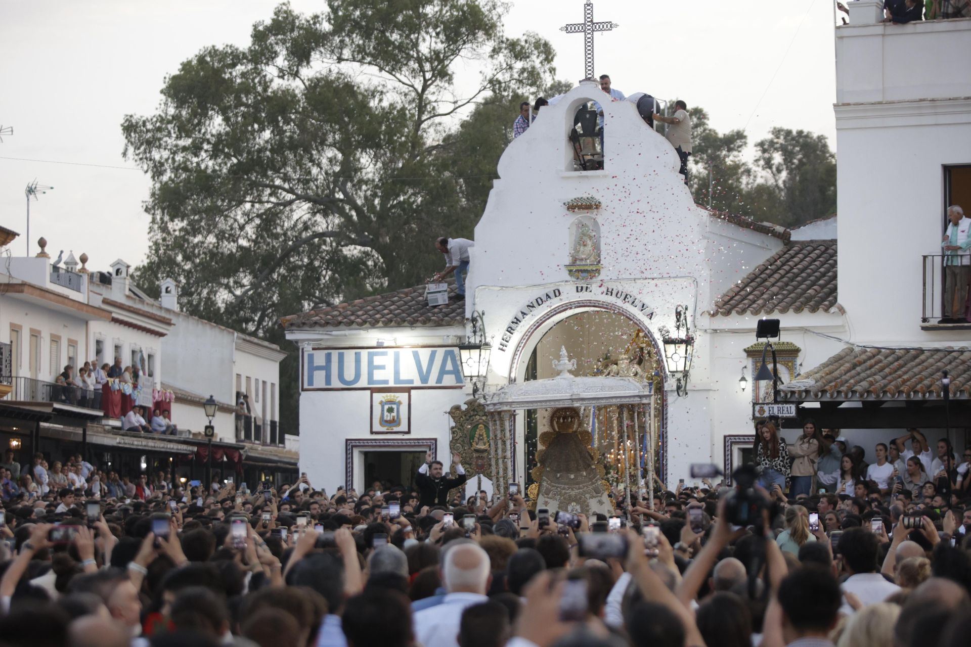 La Virgen del Rocío visita a Huelva