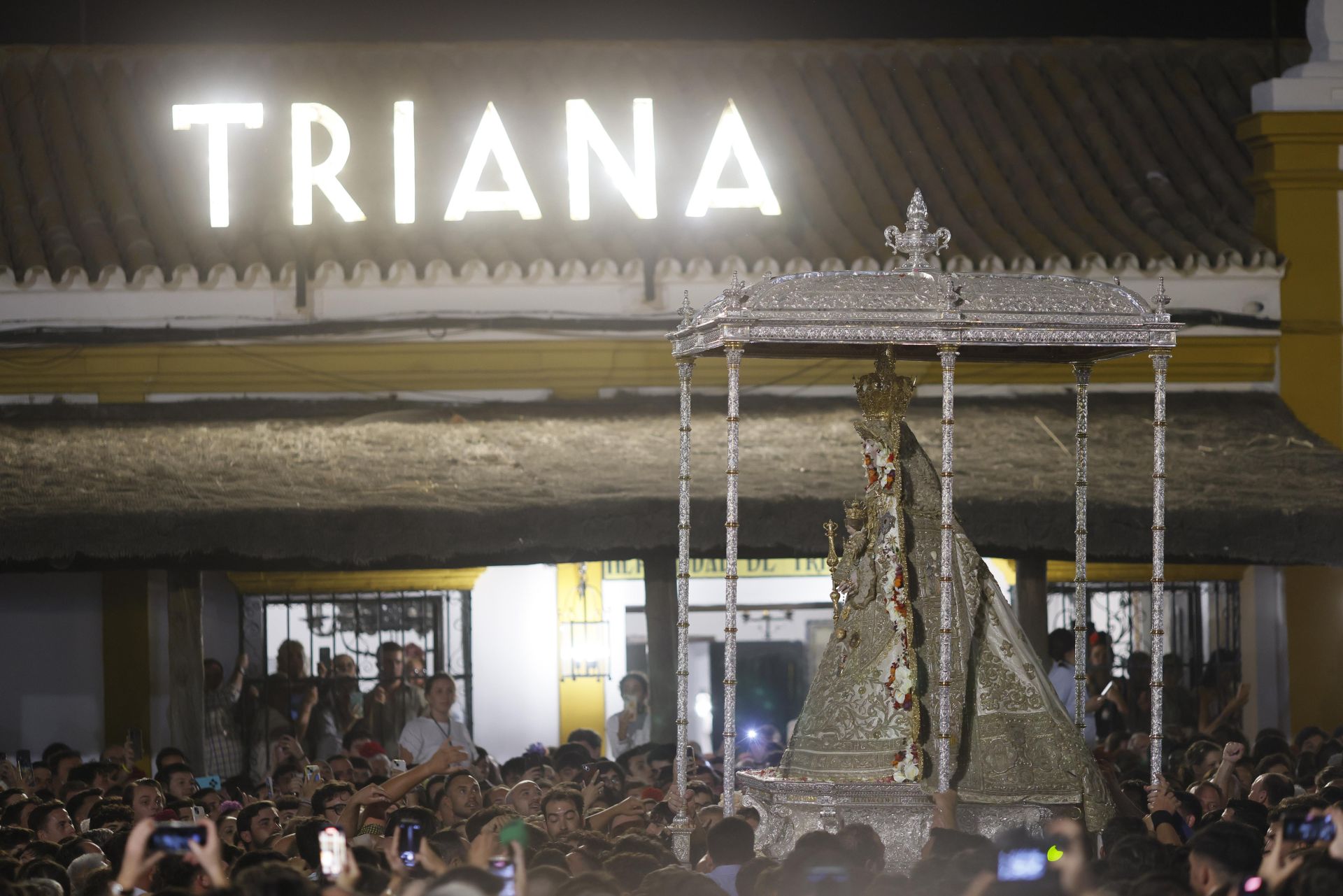 La Virgen del Rocío visita a Triana