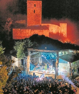 Imagen secundaria 2 - Los festivales en pueblos pequeños salpican la geografía de Castilla y León. Como ejempo, el PipaFest, en Villada (Palencia); Boinafest, en Arenillas (Soria) o Balboa, en El Bierzo