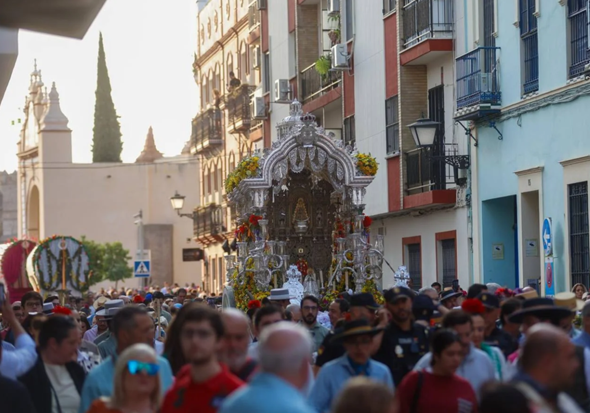 Imagen de la salida de la Hermandad del Rocío de la Macarena el pasado miércoles 4 de junio
