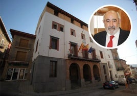 La surrealista expulsión del alcalde de Aguarón por «acoso laboral» y su más rocambolesca comunicación por el PSOE