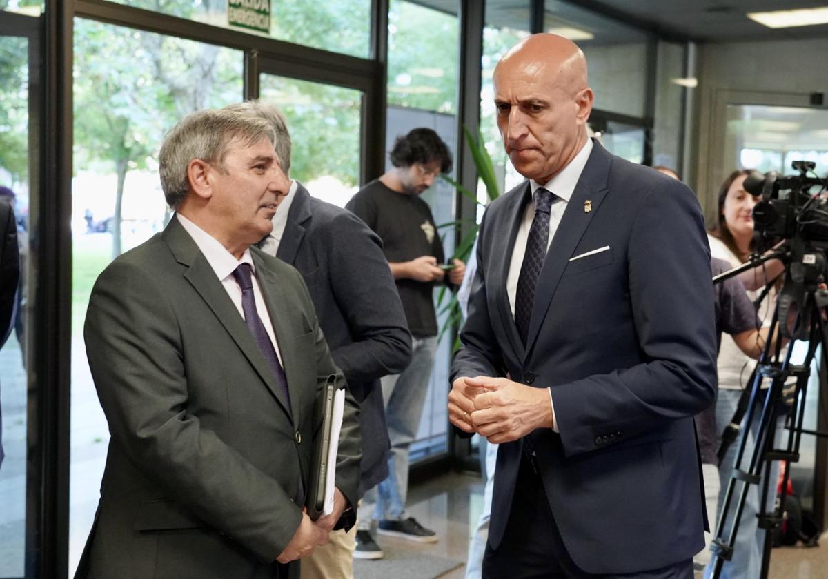 El consejero Luis Sanz Merino junto al alcalde de León, José Antonio Díez