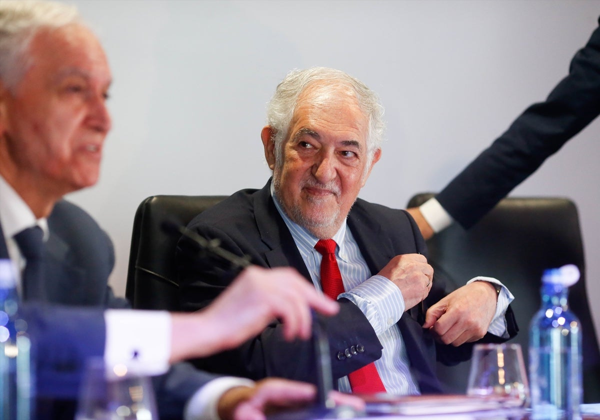 El presidente del Tribunal Constitucional, Cándido Conde Pumpido, en la clausura de las jornadas jurídicas de Sarria