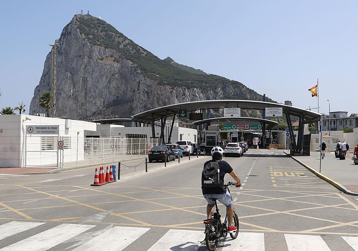 El paso fronterizo entre Gibraltar y España.