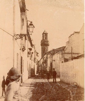 Imagen secundaria 2 - Fotografías de cordobeses en la Ribera, de una ceremonia en la Catedral y de la torre de San Nicolás