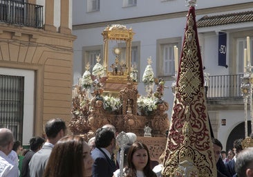 La cercanía del Corpus Christi ya se presiente con la primera procesión eucarística