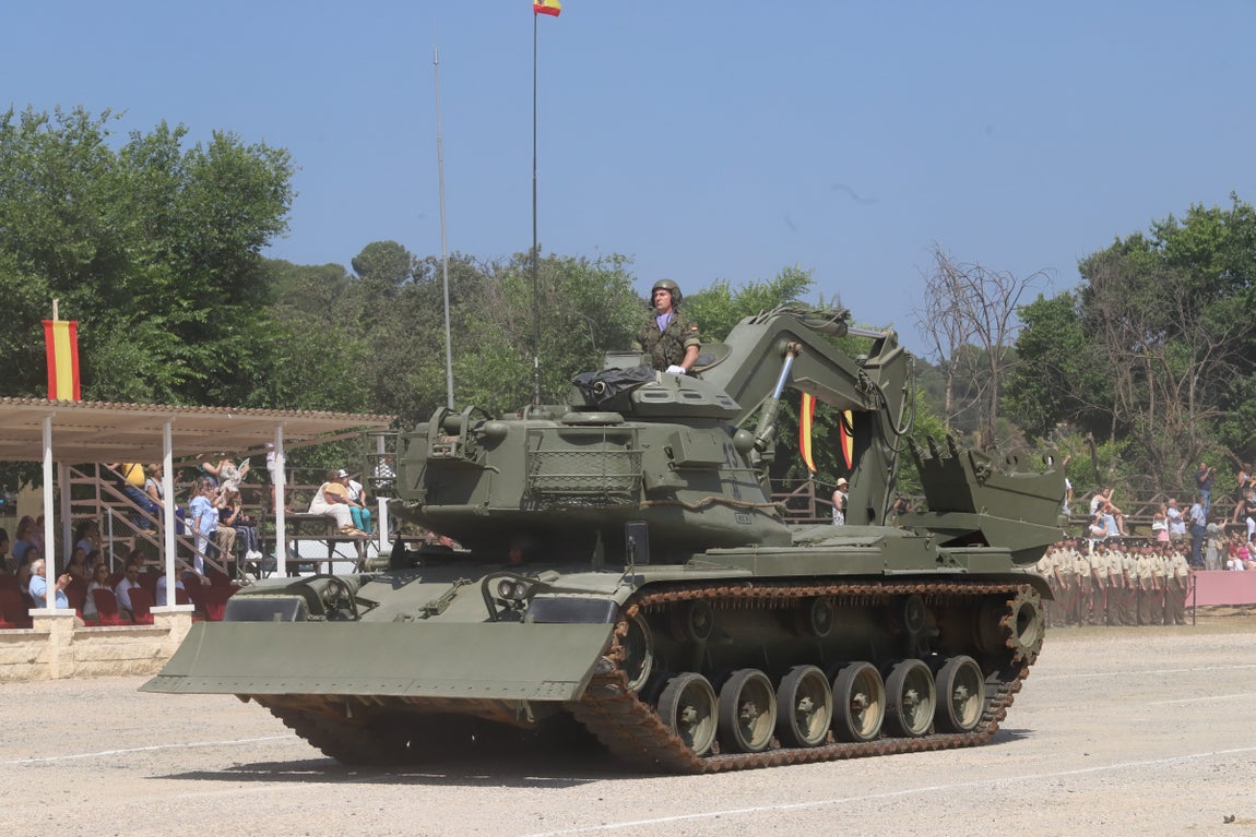 La brillante parada militar de la BRI X en Cerro Muriano, en imágenes