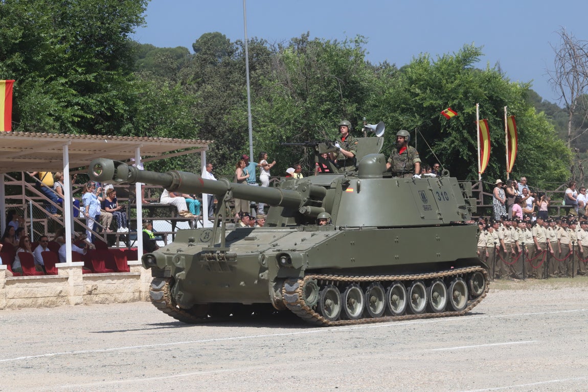 La brillante parada militar de la BRI X en Cerro Muriano, en imágenes