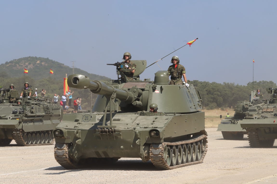 La brillante parada militar de la BRI X en Cerro Muriano, en imágenes
