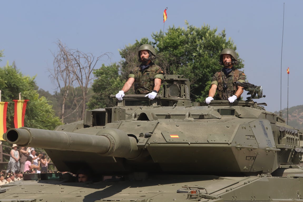 La brillante parada militar de la BRI X en Cerro Muriano, en imágenes