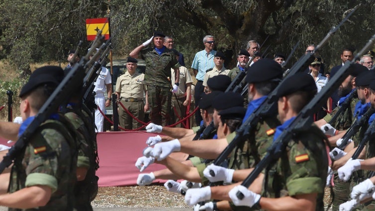 La brillante parada militar de la BRI X en Cerro Muriano, en imágenes