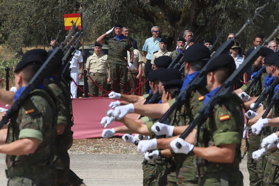 La brillante parada militar de la BRI X en Cerro Muriano, en imágenes