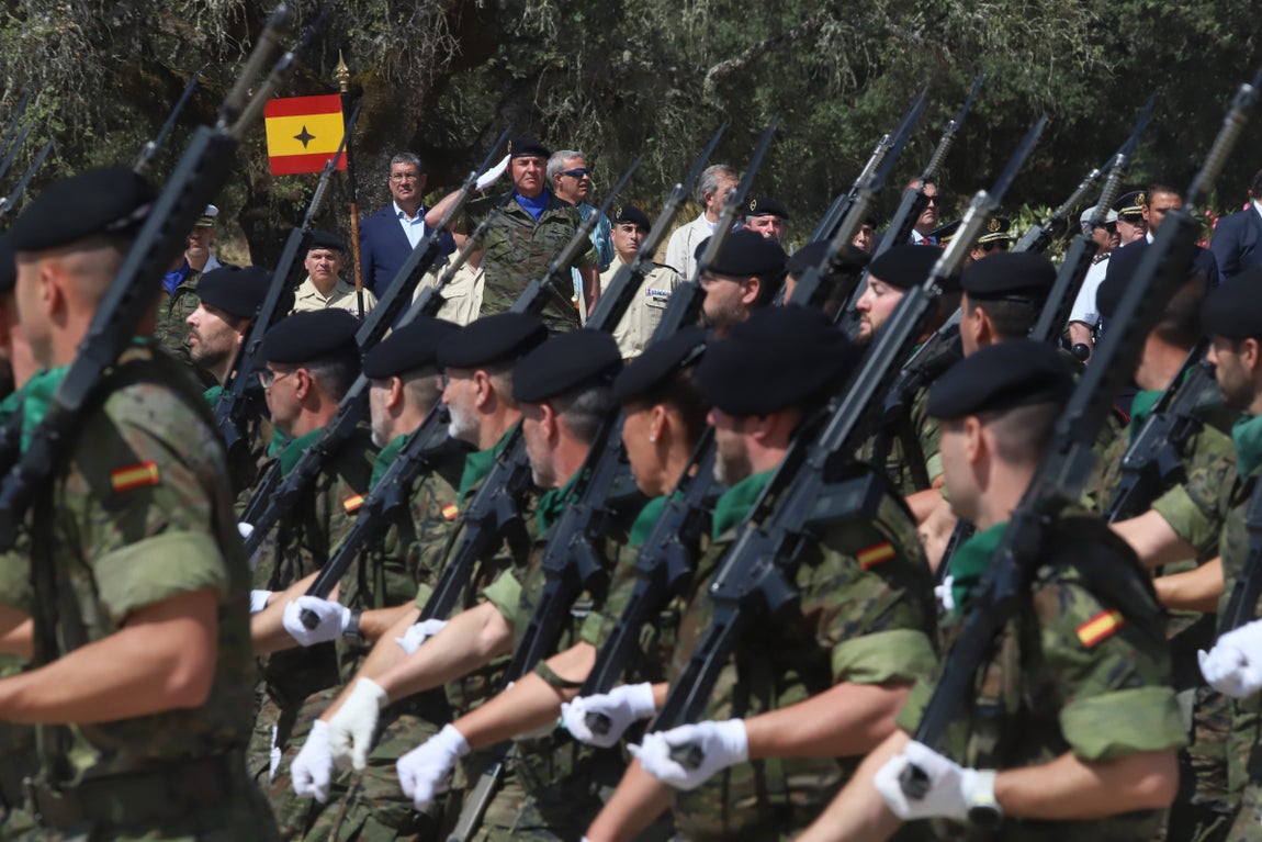 La brillante parada militar de la BRI X en Cerro Muriano, en imágenes