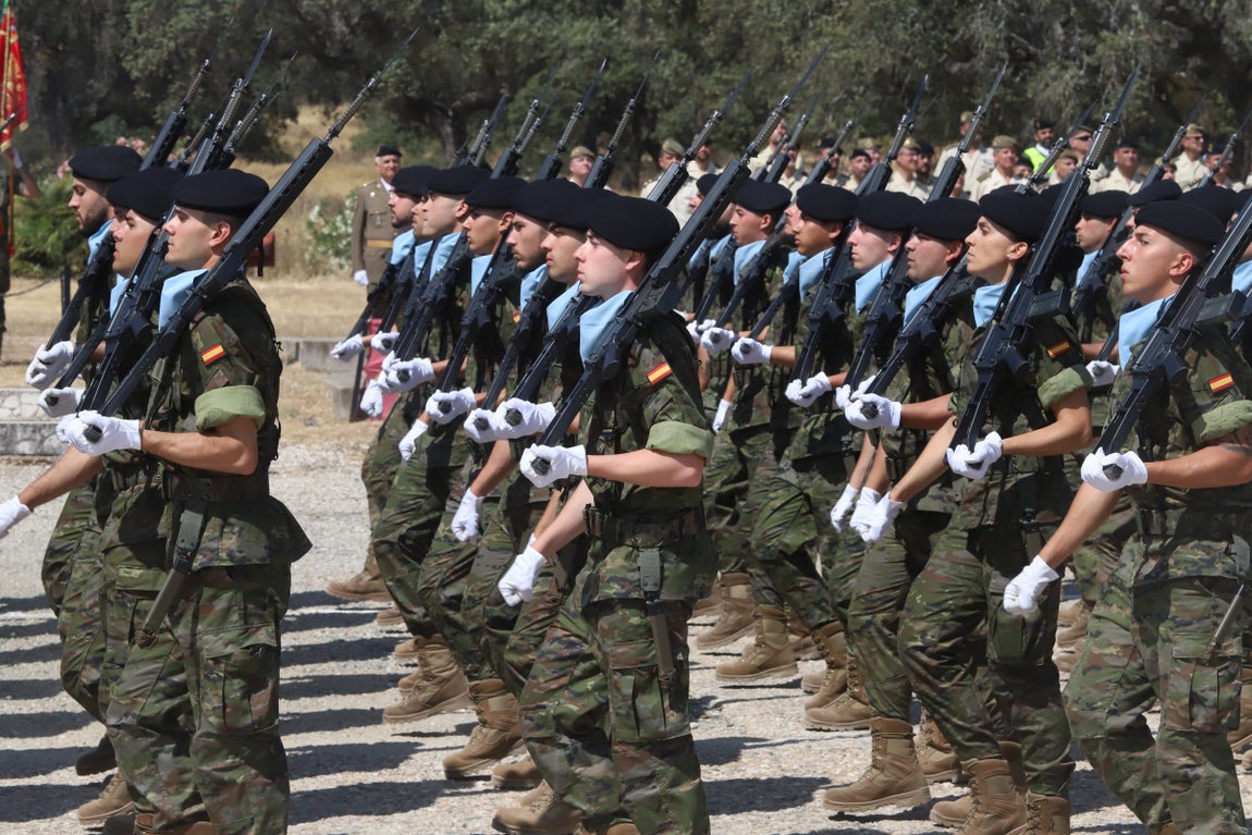 La brillante parada militar de la BRI X en Cerro Muriano, en imágenes
