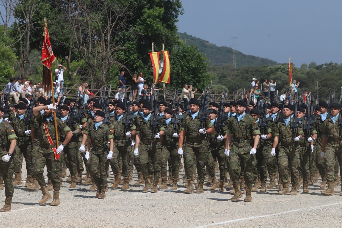 La brillante parada militar de la BRI X en Cerro Muriano, en imágenes