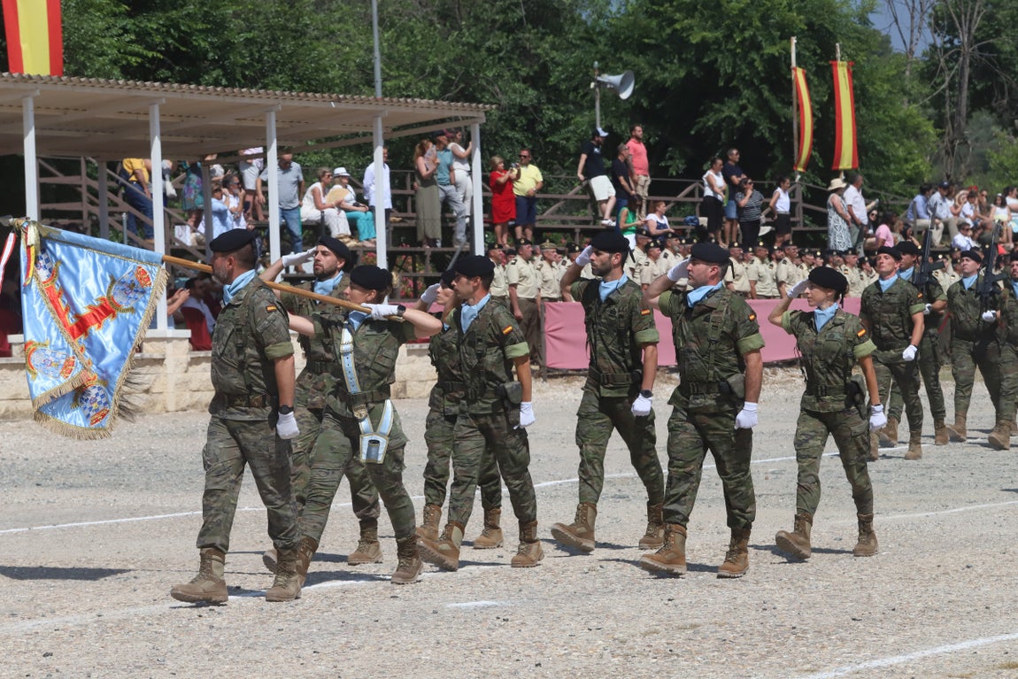 La brillante parada militar de la BRI X en Cerro Muriano, en imágenes