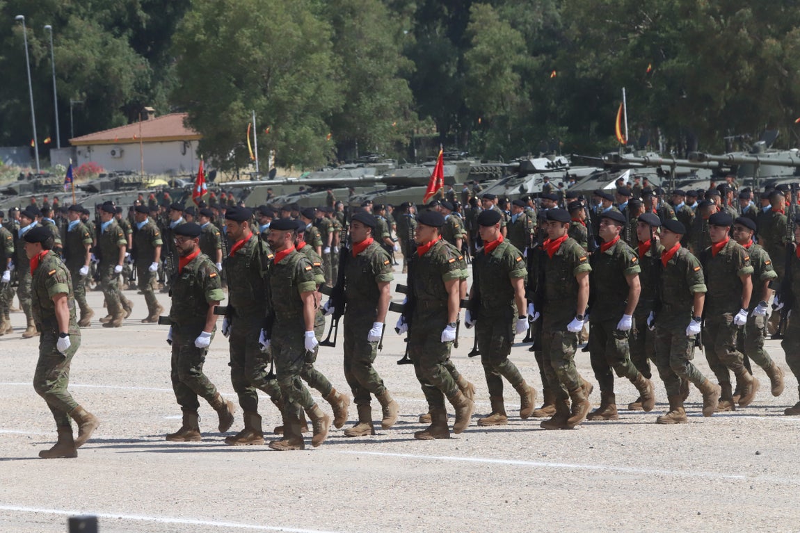 La brillante parada militar de la BRI X en Cerro Muriano, en imágenes