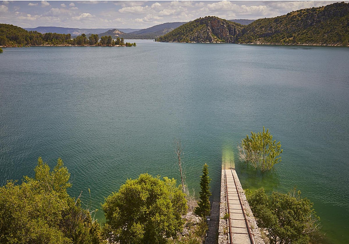 Aspecto del embalse de Entrepeñas, uno de los dos que abastece el trasvase Tajo-Segura