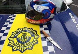 Drogado, sin carné y con una moto robada en el centro de Valencia: chocó y siguió la fuga a pie