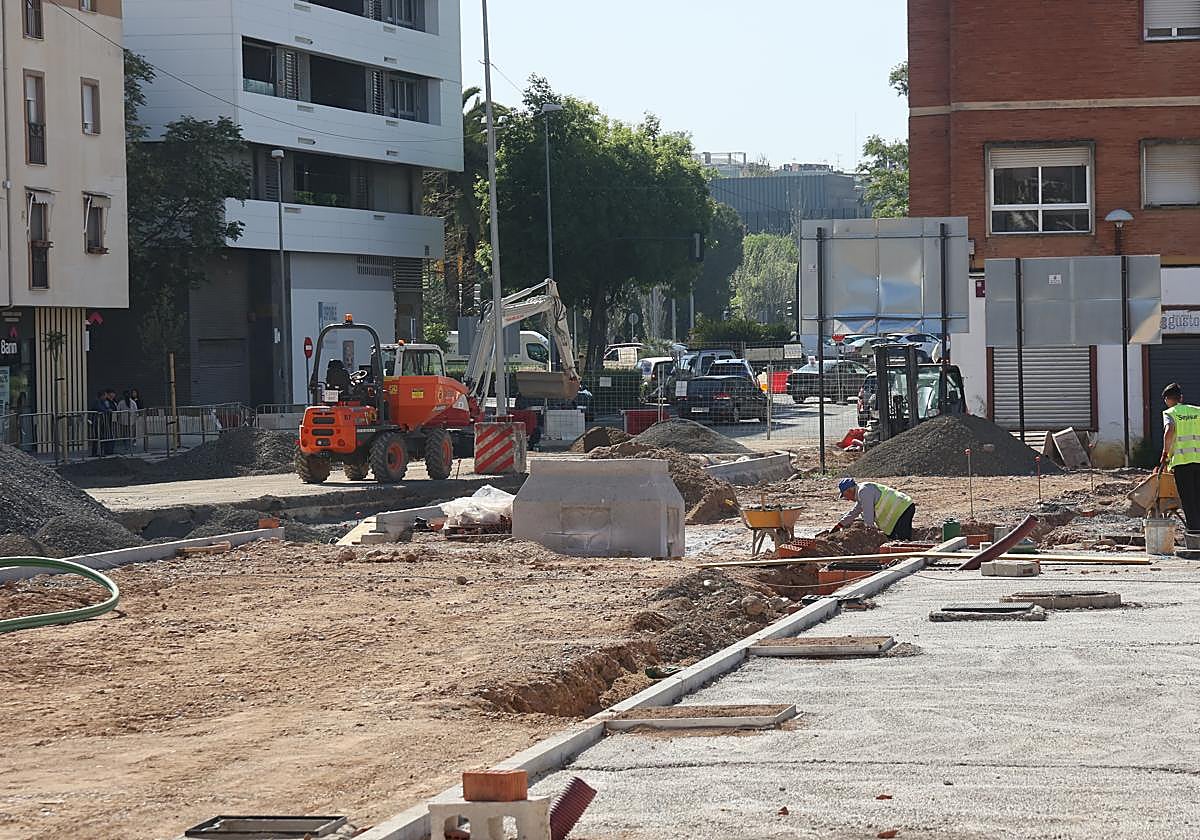 Imagen de las obras del Ayuntamiento en la avenida de Trassierra