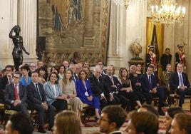 La crisis política lleva a un plante histórico con el Rey de testigo