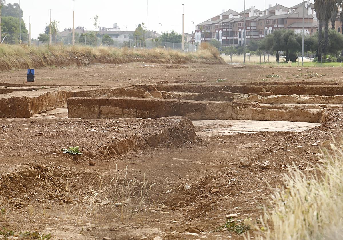 Imagen de los restos arqueológicos hallados en la huella de la Ronda Norte