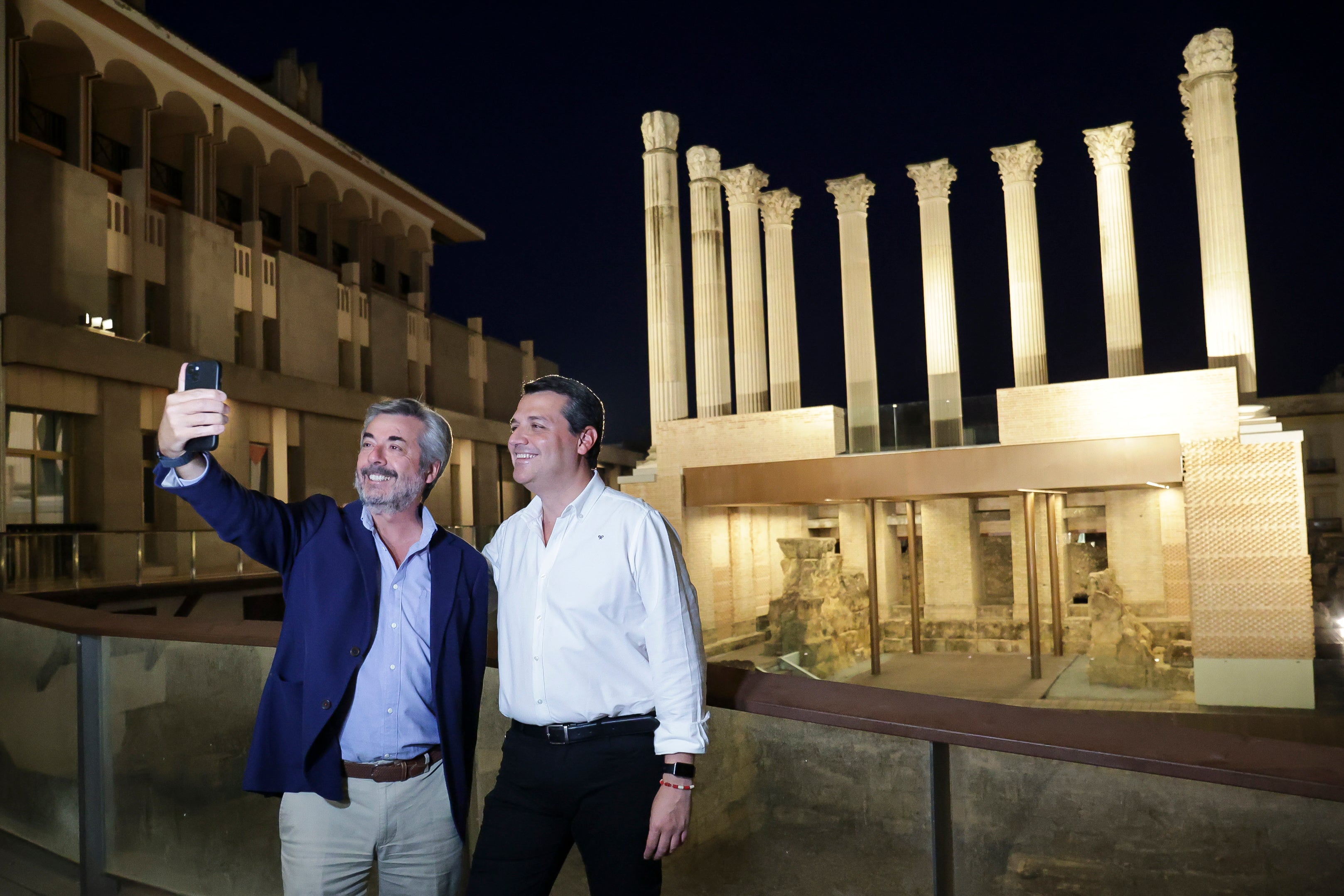 La nueva piel de luz del Templo Romano de Córdoba, en imágenes
