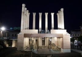 La nueva piel de luz del Templo Romano de Córdoba, en imágenes