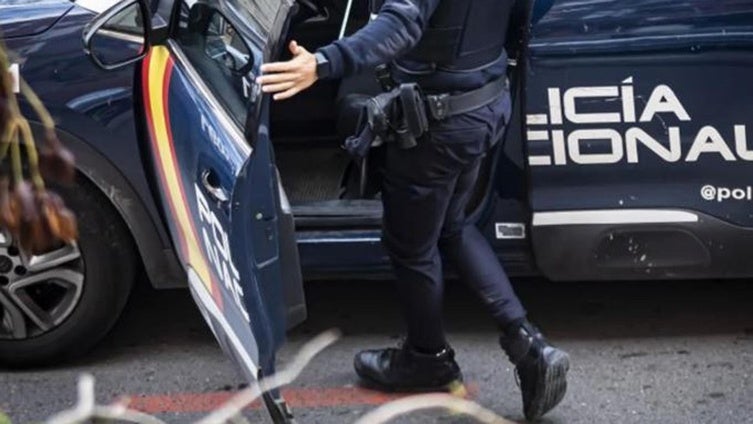 La Policía busca en Ferrol a un hombre que se llevó a su hija de 7 años tras disparar al aire
