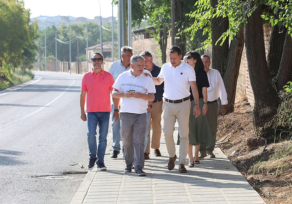 El alcalde de Toledo, Carlos Velázquez, ha visitado el Camino del Albarreal