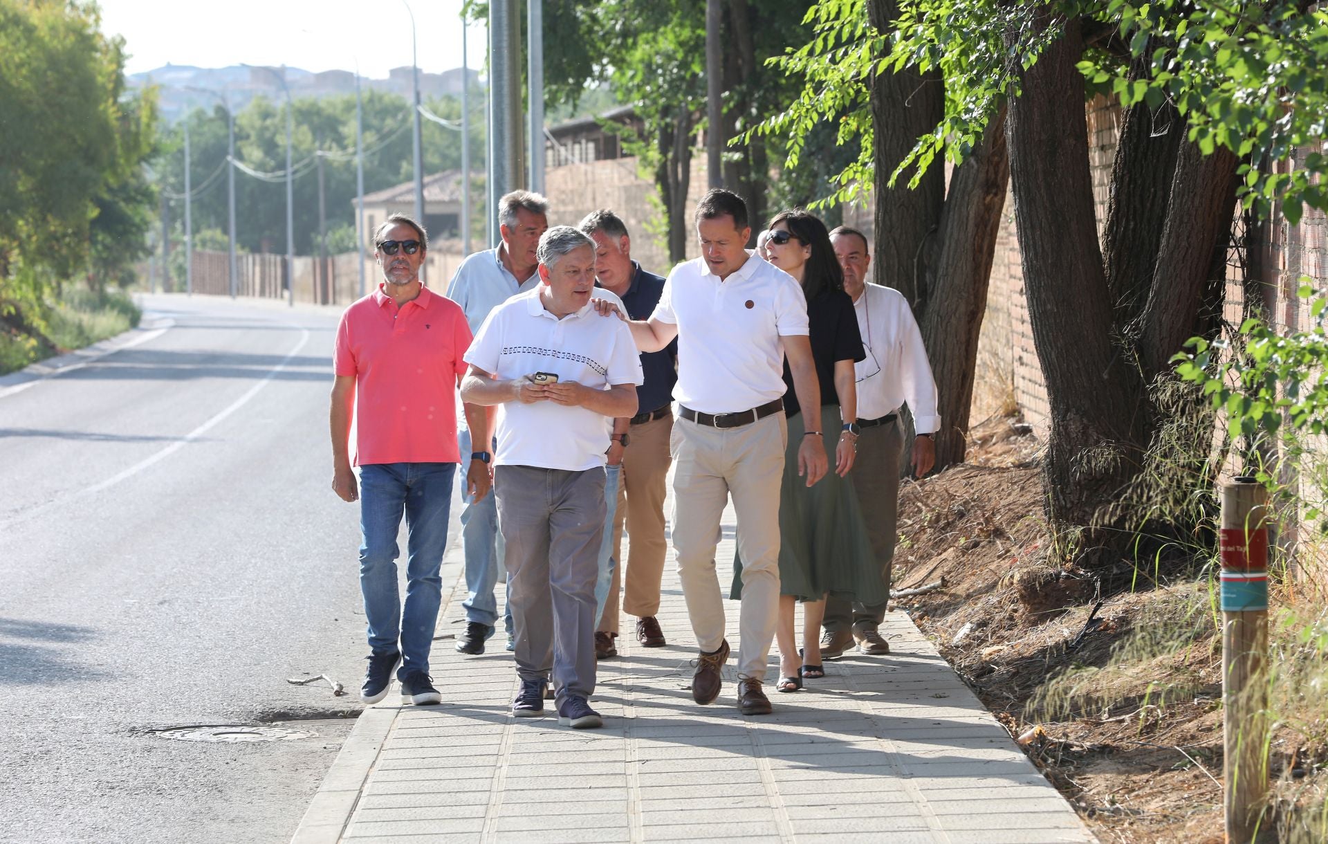 El toledano camino de Albarreal ya cuenta con acerado y alumbrado público