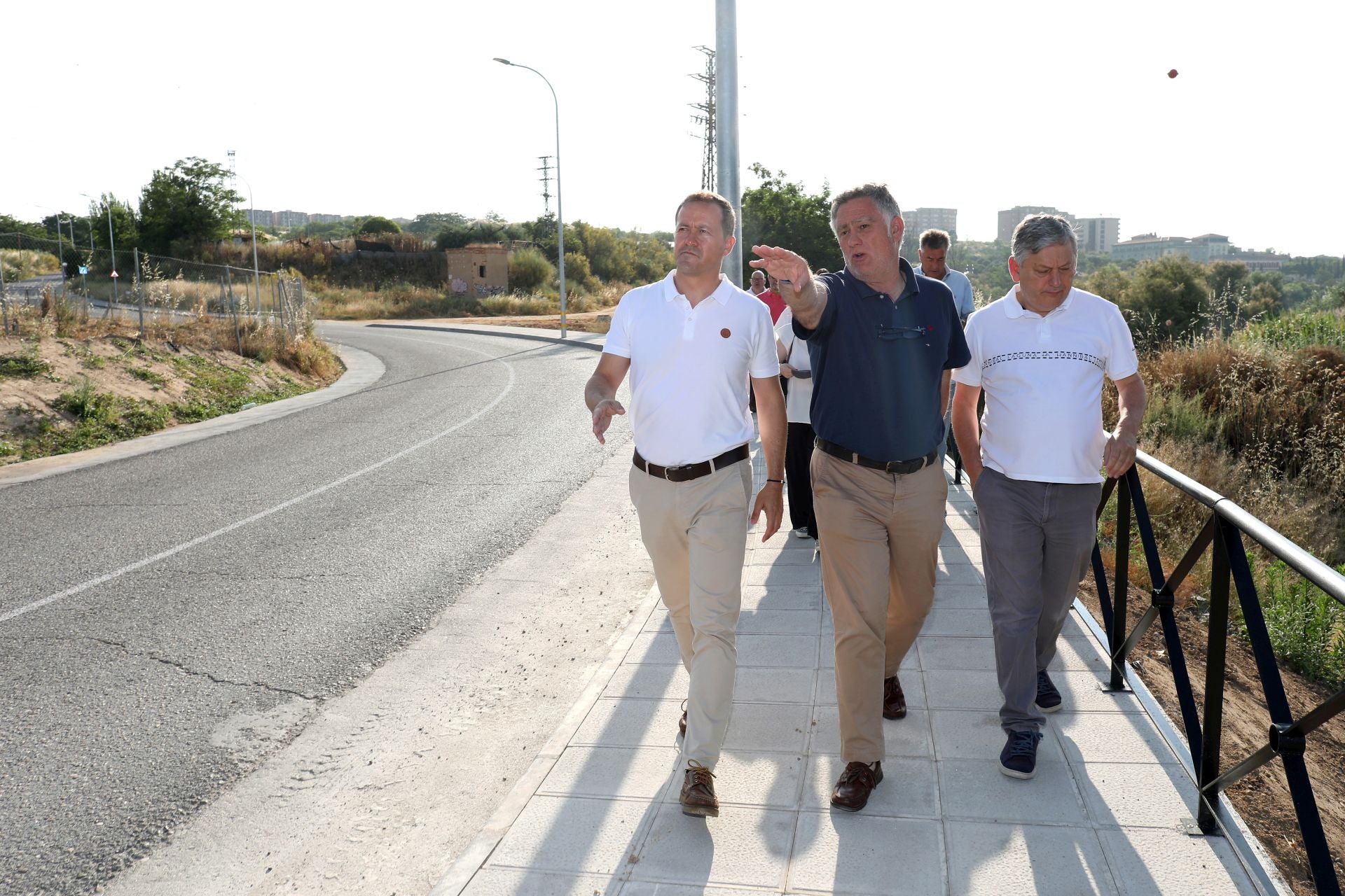 El toledano camino de Albarreal ya cuenta con acerado y alumbrado público